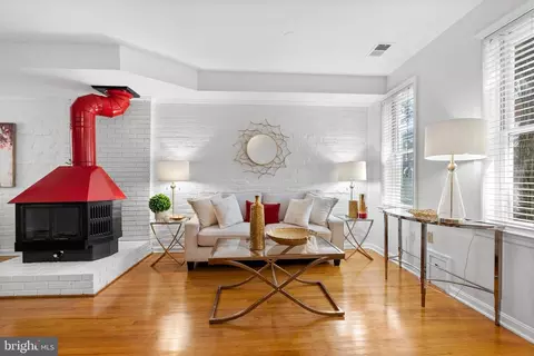Living - 622 14th Pl NE, Washington, DC 20002 photo 2 of 2