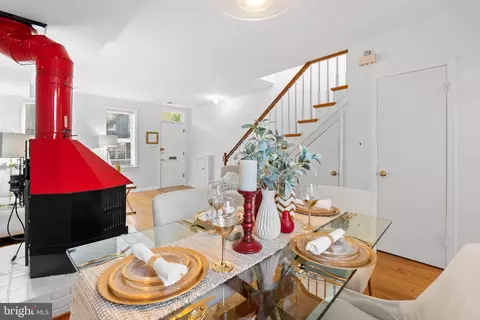 Dining - 622 14th Pl NE, Washington, DC 20002 photo 2 of 3