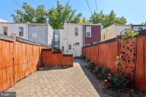 Exterior - 622 14th Pl NE, Washington, DC 20002 photo 8 of 9