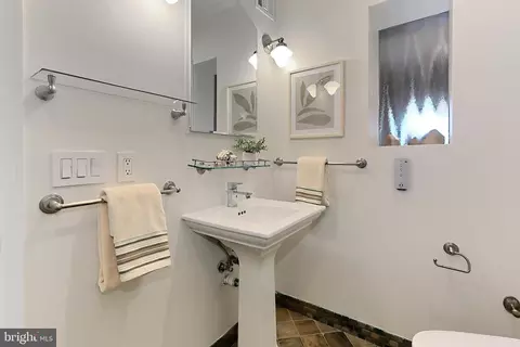 Bath - 529 14th St SE, Washington, DC 20003 photo 2 of 7