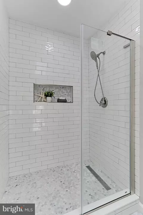 Bath - 529 14th St SE, Washington, DC 20003 photo 4 of 7