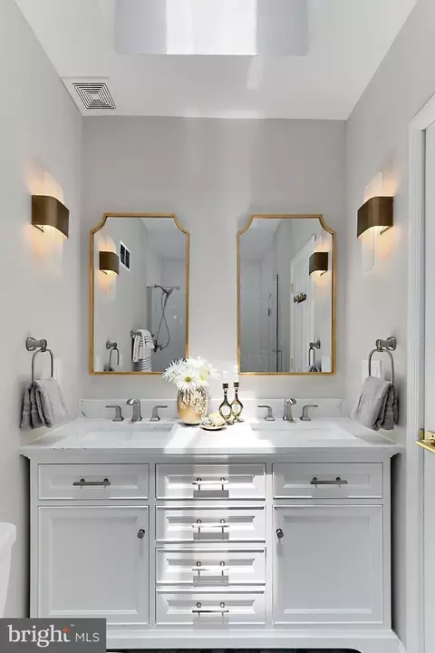Bath - 529 14th St SE, Washington, DC 20003 photo 5 of 7