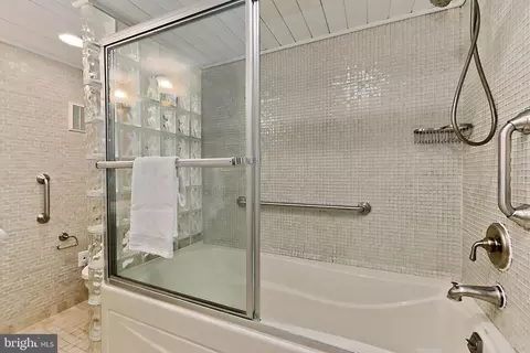 Bath - 529 14th St SE, Washington, DC 20003 photo 7 of 7