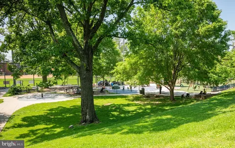 4100 W Street St NW #305, Washington, DC 20007 photo 32