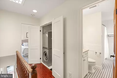 Entry Way - 559 15th St SE, Washington, DC 20003 photo 2 of 3