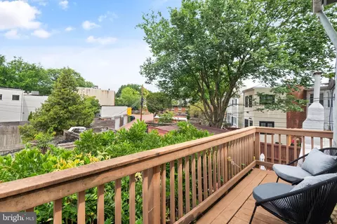 Exterior - 559 15th St SE, Washington, DC 20003 photo 4 of 7