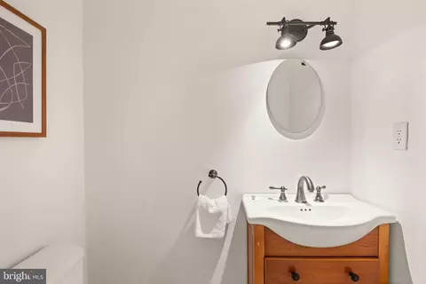 Bath - 559 15th St SE, Washington, DC 20003 photo 1 of 3