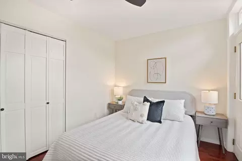 Bedroom - 559 15th St SE, Washington, DC 20003 photo 6 of 7