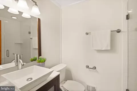 Bath - 559 15th St SE, Washington, DC 20003 photo 2 of 3