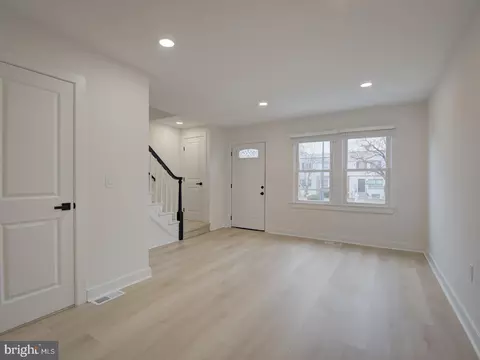 Living - 811 20th St NE, Washington, DC 20002 photo 1 of 12