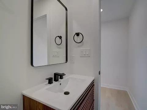Bath - 811 20th St NE, Washington, DC 20002 photo 3 of 8