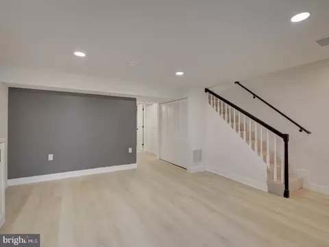 Living - 811 20th St NE, Washington, DC 20002 photo 10 of 12