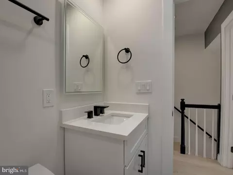 Bath - 811 20th St NE, Washington, DC 20002 photo 5 of 8