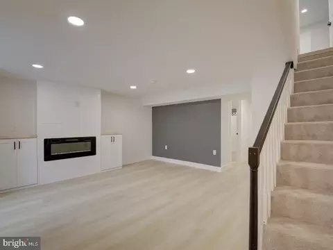 Living - 811 20th St NE, Washington, DC 20002 photo 9 of 12