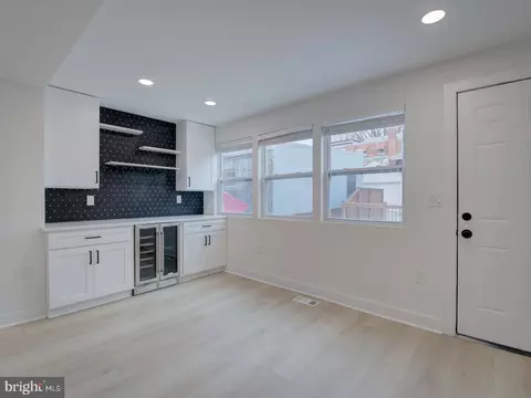 Living - 811 20th St NE, Washington, DC 20002 photo 7 of 12