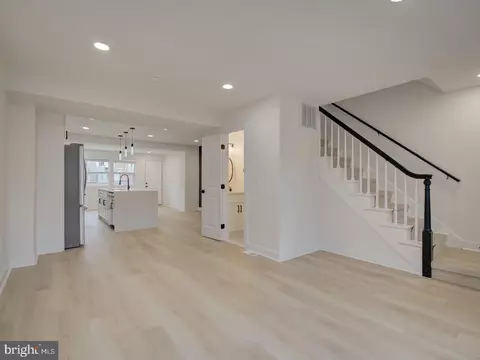 Living - 811 20th St NE, Washington, DC 20002 photo 6 of 12