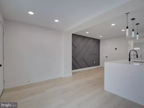 Entry Way - 811 20th St NE, Washington, DC 20002 photo 3 of 6