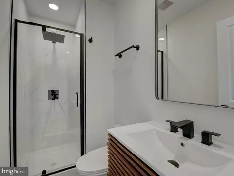 Bath - 811 20th St NE, Washington, DC 20002 photo 2 of 8