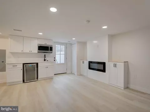 Living - 811 20th St NE, Washington, DC 20002 photo 12 of 12