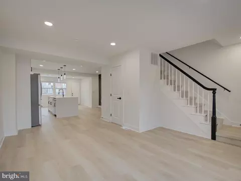 Living - 811 20th St NE, Washington, DC 20002 photo 5 of 12