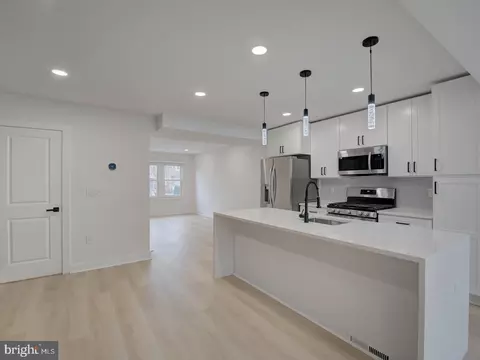 Kitchen - 811 20th St NE, Washington, DC 20002 photo 5 of 14