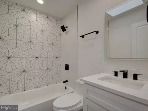 Bath - 811 20th St NE, Washington, DC 20002 photo 4 of 8