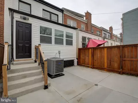 Exterior - 811 20th St NE, Washington, DC 20002 photo 6 of 9