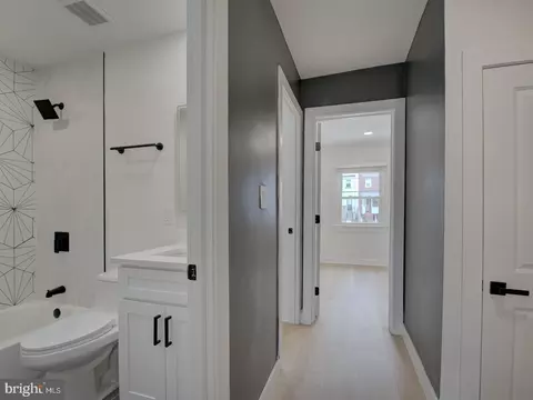 Entry Way - 811 20th St NE, Washington, DC 20002 photo 5 of 6