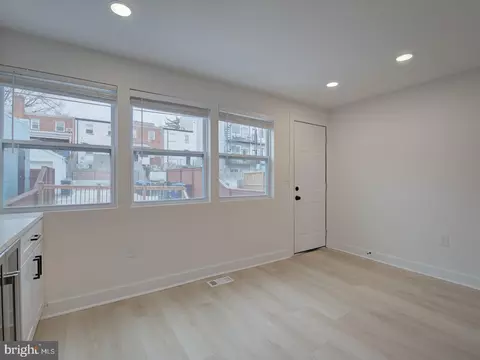 Living - 811 20th St NE, Washington, DC 20002 photo 8 of 12