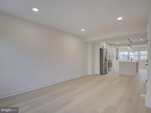 Living - 811 20th St NE, Washington, DC 20002 photo 4 of 12