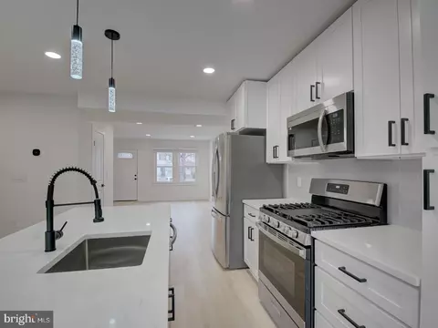Kitchen - 811 20th St NE, Washington, DC 20002 photo 7 of 14