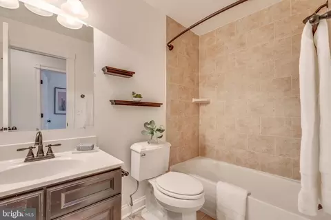 Bath - 1006 18th St NE, Washington, DC 20002 photo 10 of 12