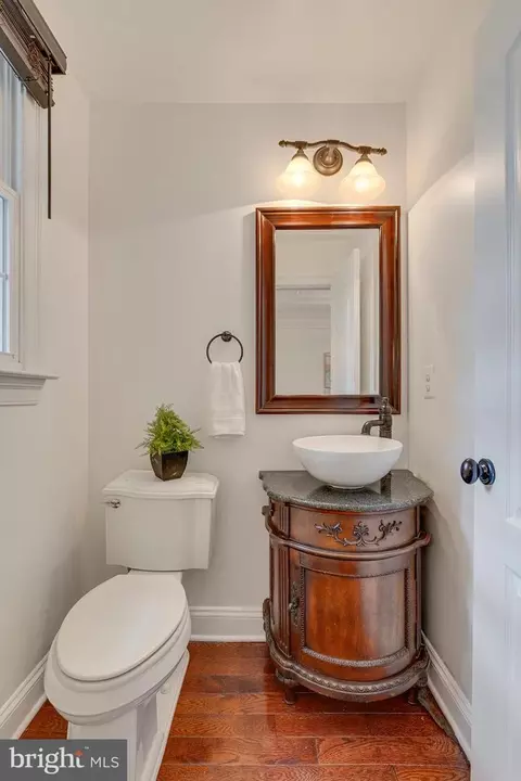 Bath - 1006 18th St NE, Washington, DC 20002 photo 3 of 12