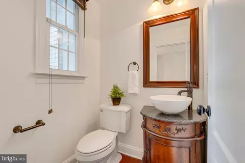 Bath - 1006 18th St NE, Washington, DC 20002 photo 2 of 12