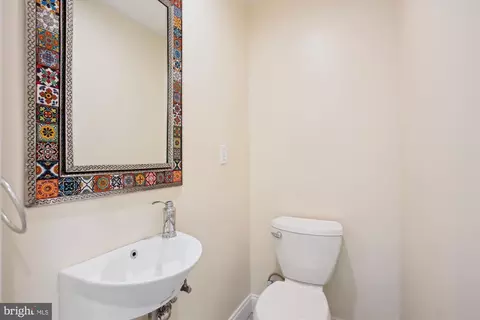 903 11th St SE, Washington, DC 20003 photo 12
