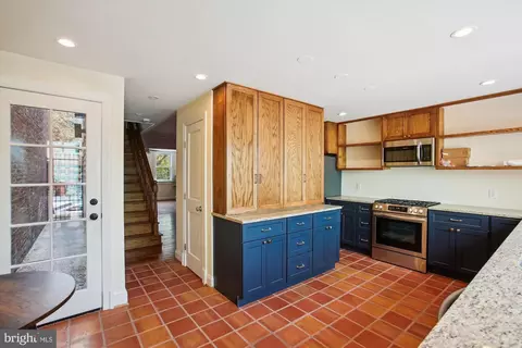 903 11th St SE, Washington, DC 20003 photo 10