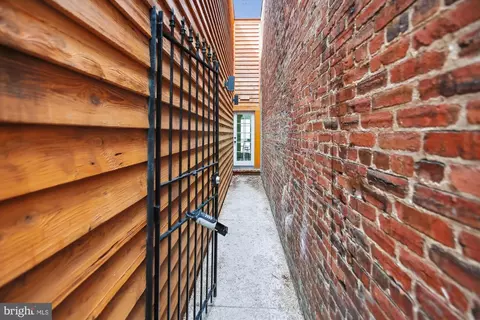 903 11th St SE, Washington, DC 20003 photo 6