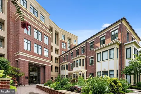 4750 41st St NW #502, Washington, DC 20016