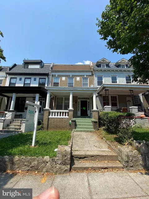 727 Otis Pl NW, Washington, DC 20010