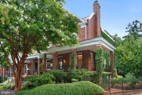 2120 Huidekoper Pl NW, Washington, DC 20007