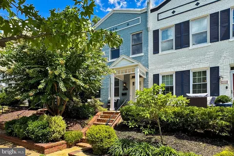 2011 37th St NW, Washington, DC 20007