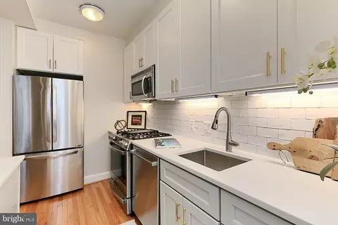 Kitchen - 2011 37th St NW, Washington, DC 20007 photo 4 of 7