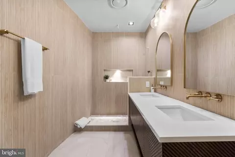 Bath - 1815 13th St NW #1, Washington, DC 20009 photo 3 of 5