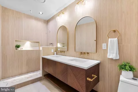 Bath - 1815 13th St NW #1, Washington, DC 20009 photo 2 of 5