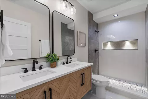 Bath - 1815 13th St NW #1, Washington, DC 20009 photo 5 of 5