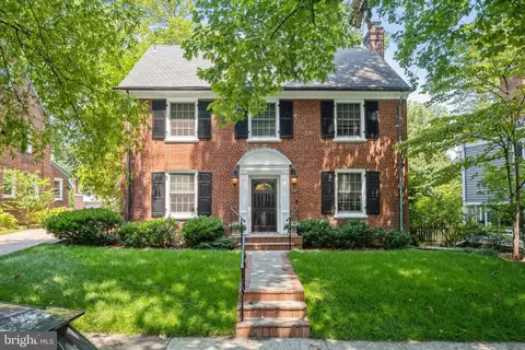 3327 Stuyvesant Pl NW, Washington, DC 20015