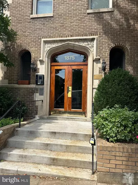 1875 Mintwood Pl NW #33, Washington, DC 20009