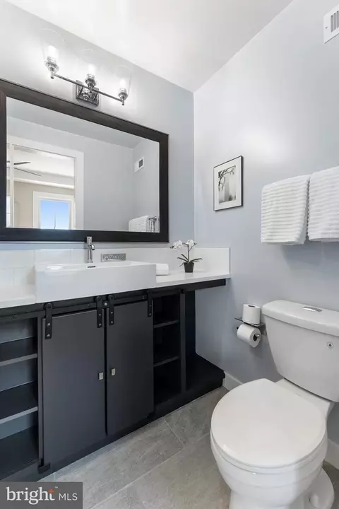1740 D St SE, Washington, DC 20003 photo 24