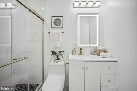 Bath - 246 14th St SE, Washington, DC 20003 photo 2 of 2