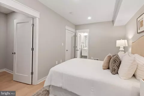 412 D St SE #B, Washington, DC 20003 photo 23